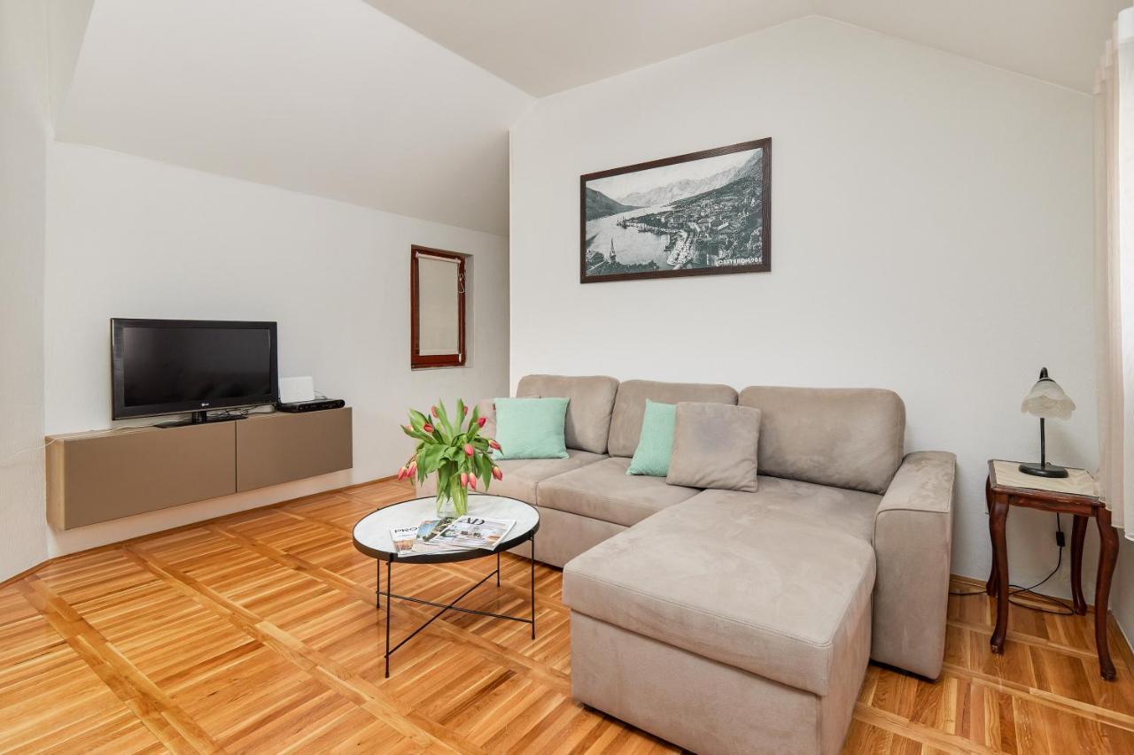 Apartment Mrsulja Kotor Buitenkant foto